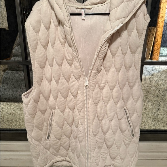 Free People dream big quilted vest - Picture 2 of 7